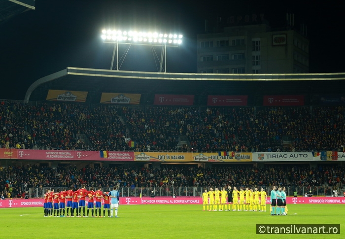 Moment of silence for the memory of Johan Cruyff before match