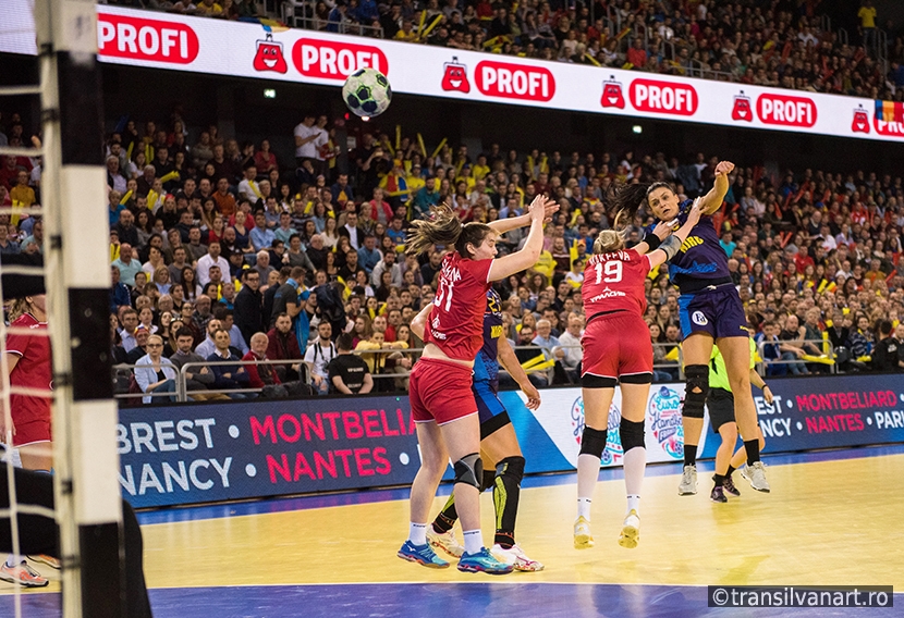 Women playing handball