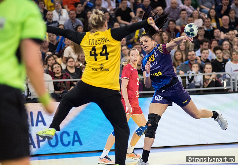 Women playing handball