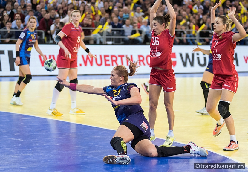 Women playing handball