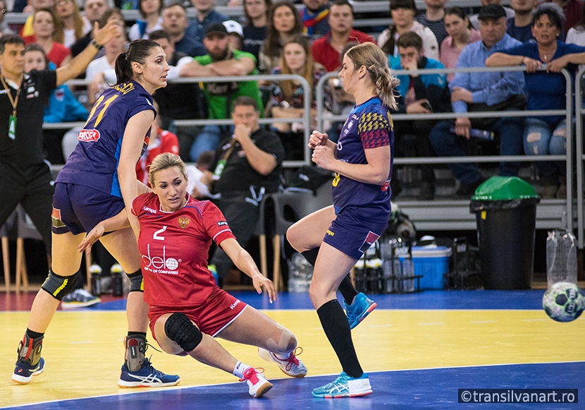 Women playing handball