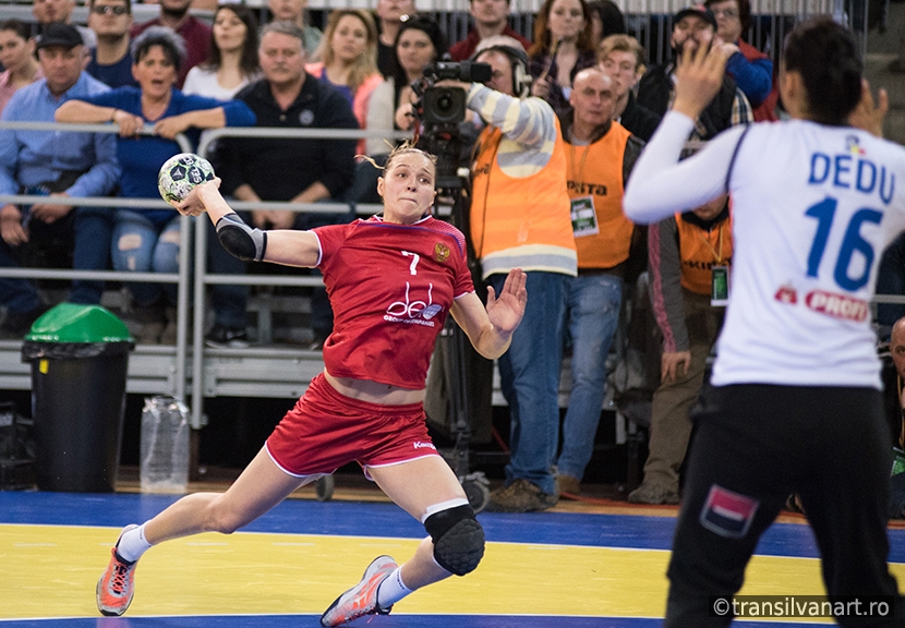 Women playing handball