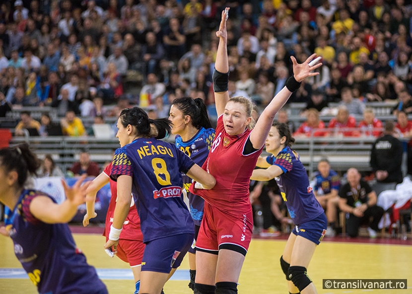 Women playing handball