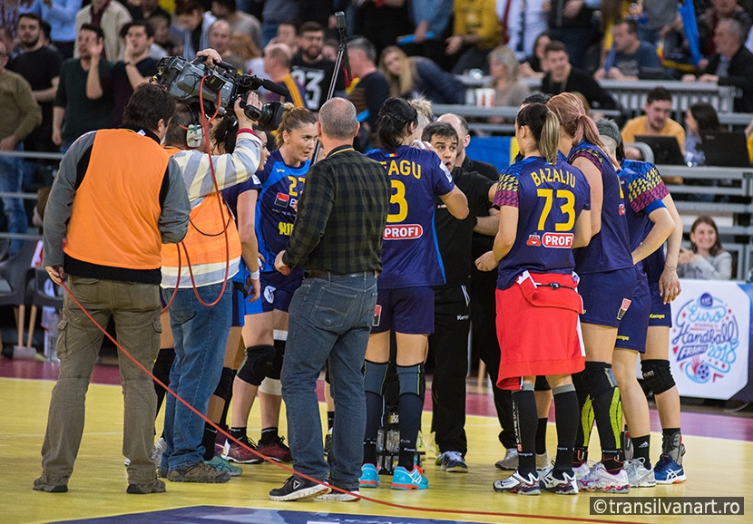 Handball players time out break